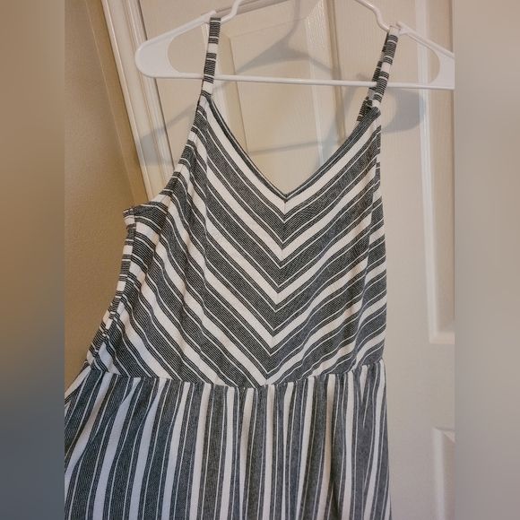 Spaghetti strap black and white dress, like new. Size Large, Universal Thread. - Picture 2 of 3